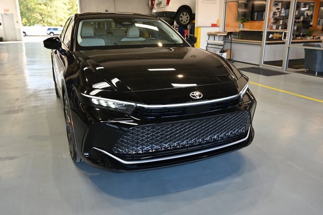 2024 Toyota Crown XLE photo 3
