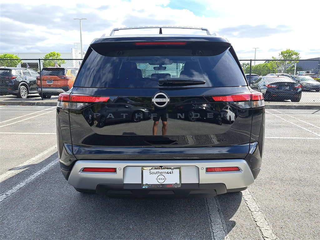 2025 Nissan Pathfinder SL photo 3