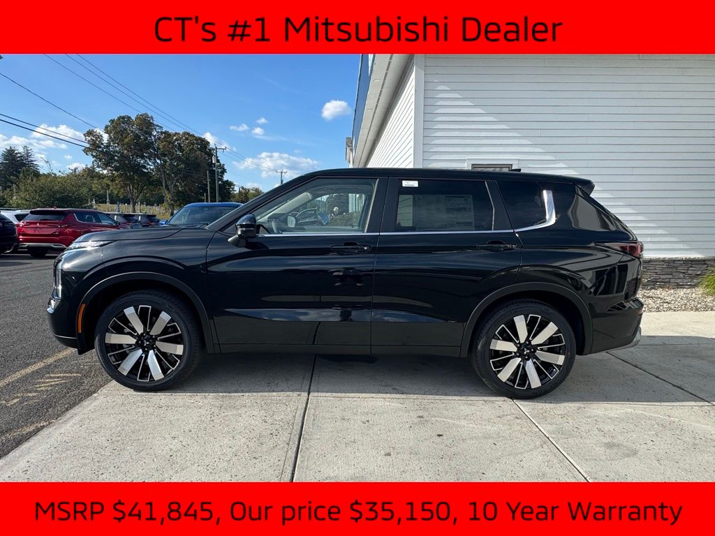 2025 Mitsubishi Outlander SE photo 3