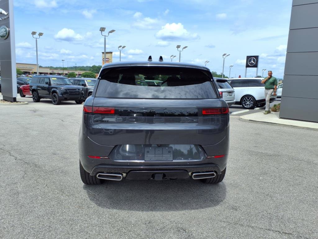 2025 Land Rover Range Rover Sport SE photo 4