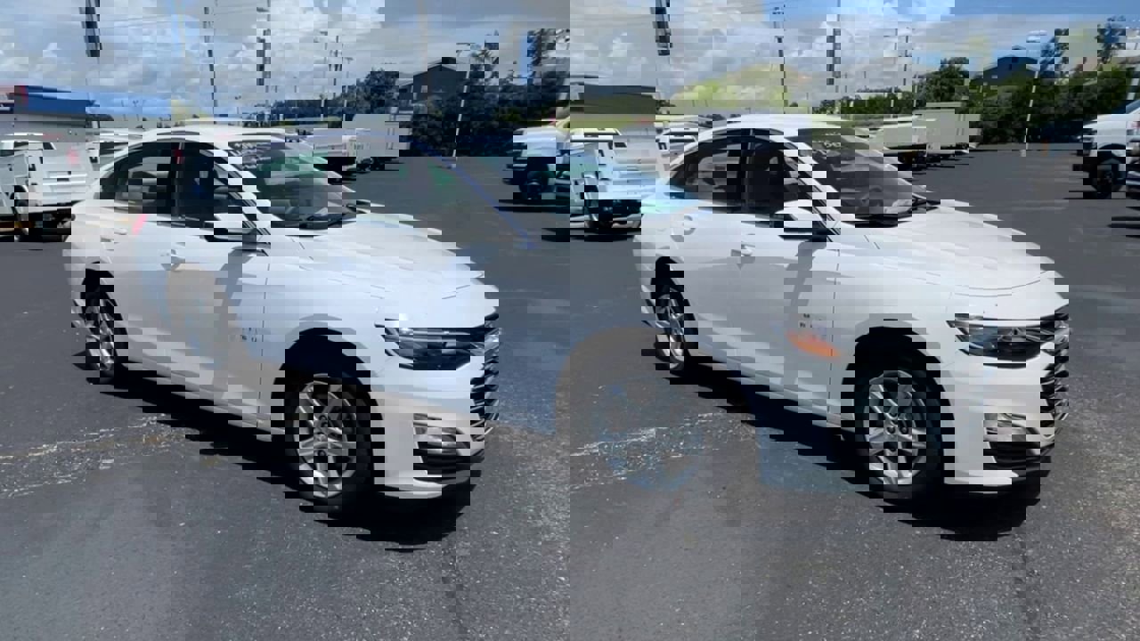 2025 Chevrolet Malibu LS photo 2