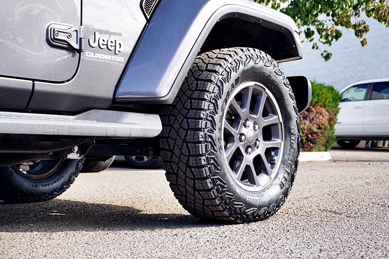 Certified Used 2021 Gray Jeep Overland image 8