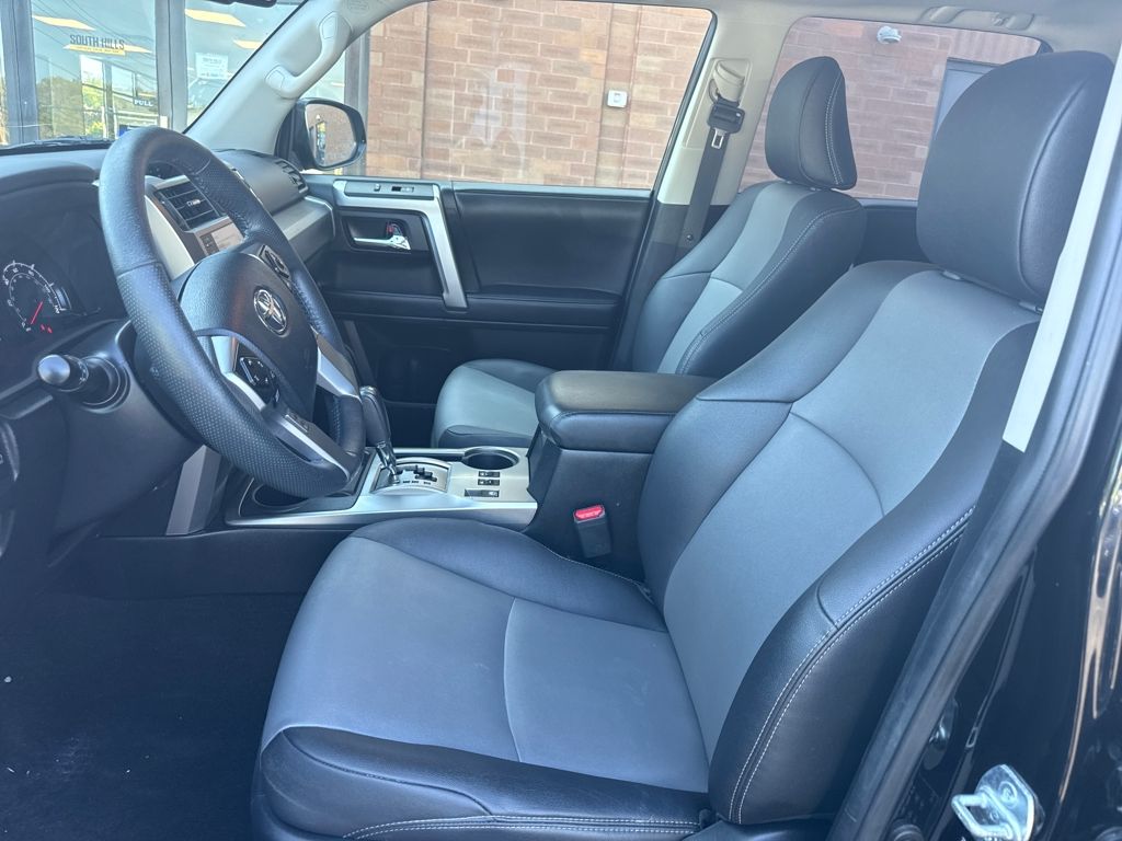 2020 Toyota 4Runner SR5 Premium photo 9
