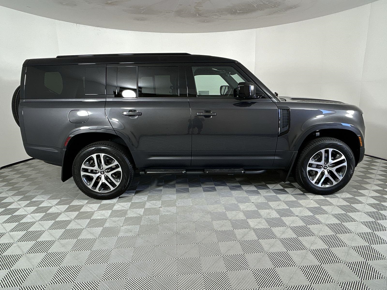 2025 Land Rover Defender 130 S photo 6