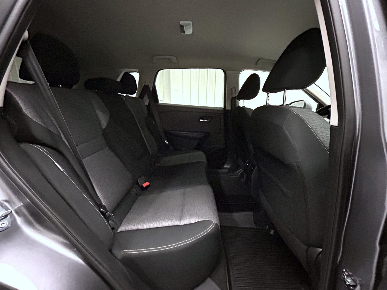 2021 Nissan Rogue SV photo 17