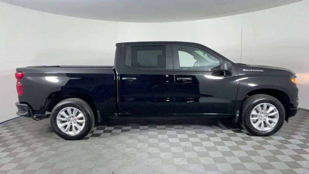 2025 Chevrolet Silverado 1500 Custom photo 3
