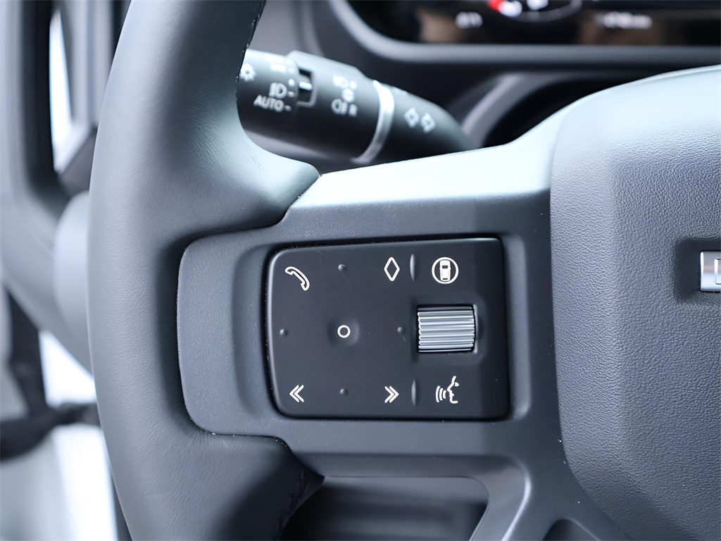 2024 Land Rover Defender 110 X-Dynamic SE photo 26