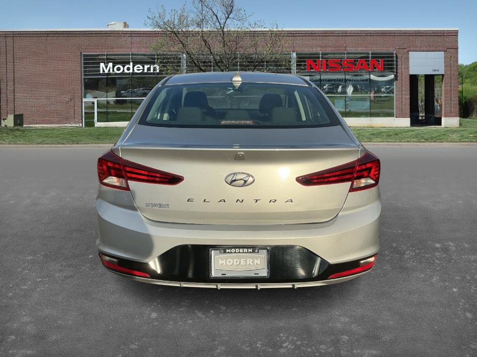 2020 Hyundai Elantra SEL photo 2