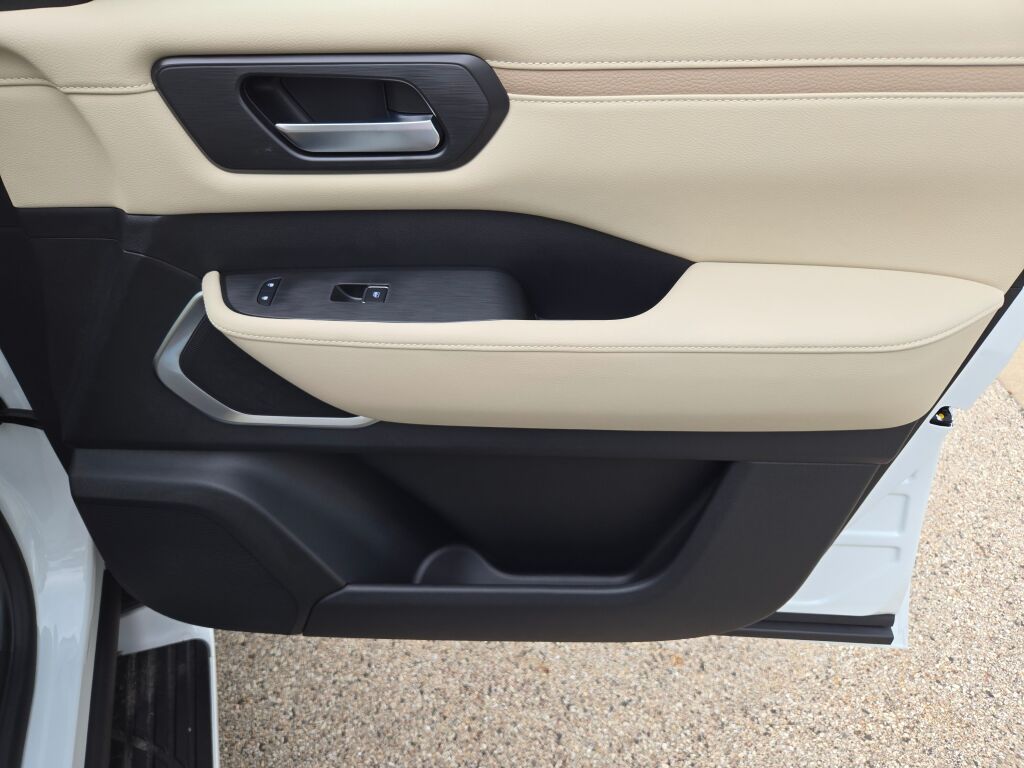 2025 Nissan Armada Platinum photo 2