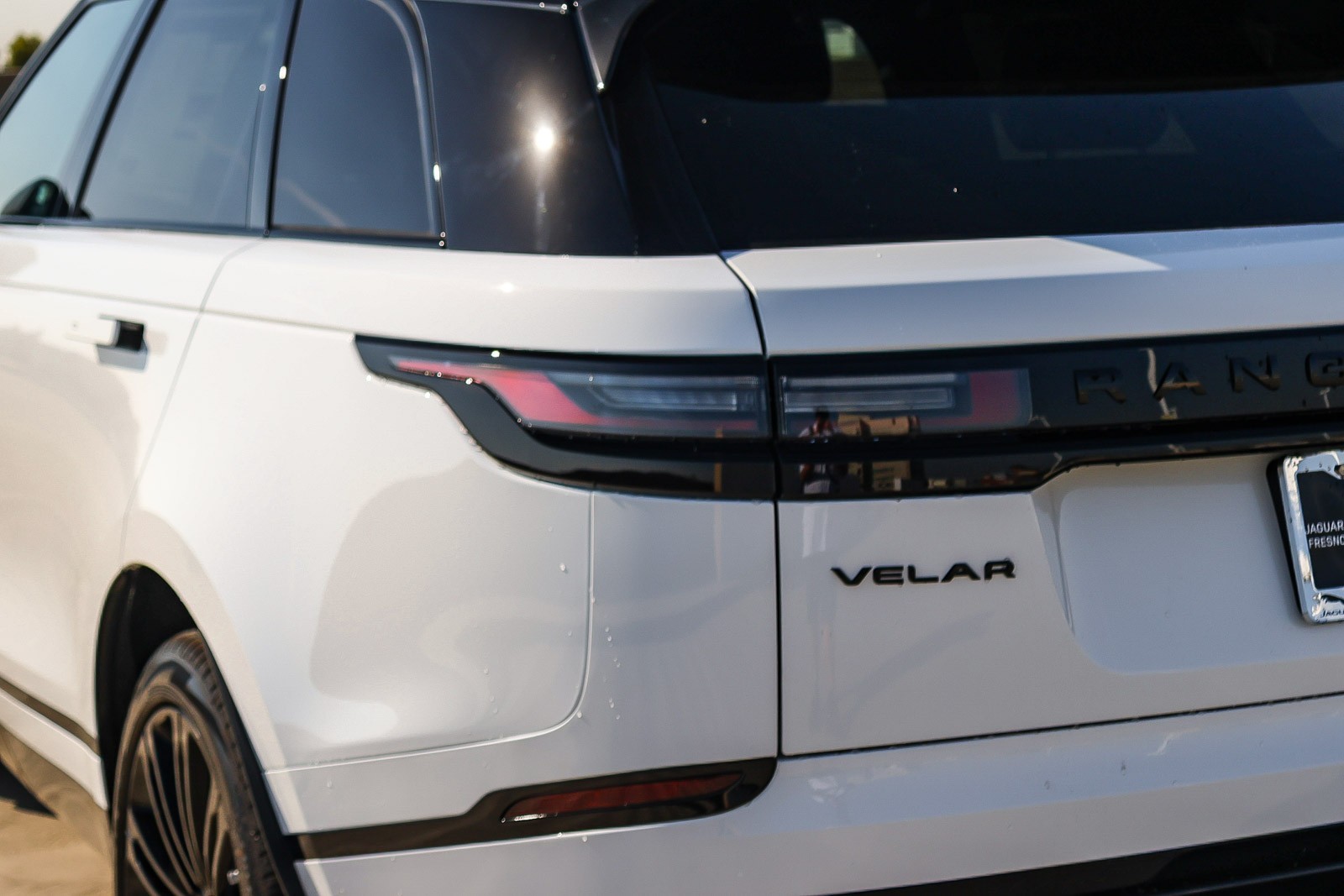 2026 Land Rover Range Rover Velar SE photo 5