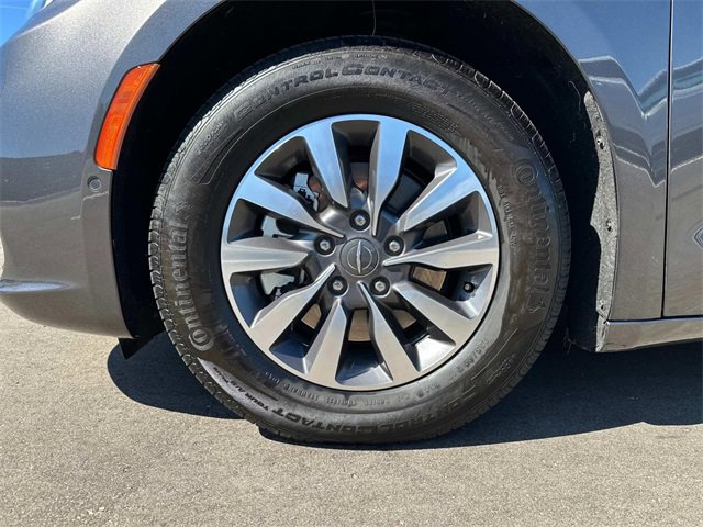 2022 Chrysler Pacifica Hybrid Limited photo 33