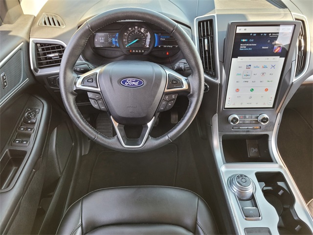 2024 Ford Edge SEL photo 3