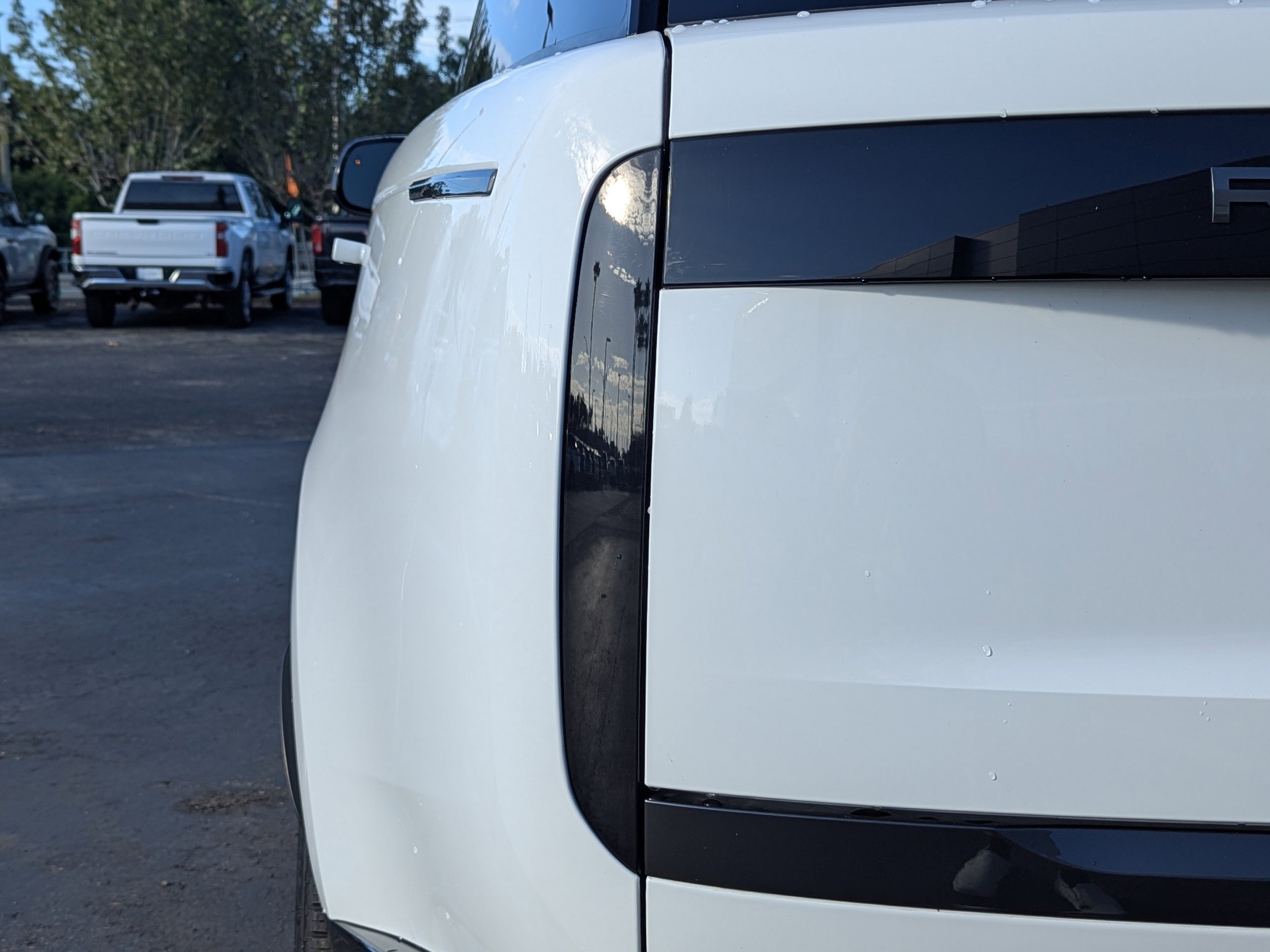 2023 Land Rover Range Rover SE photo 6