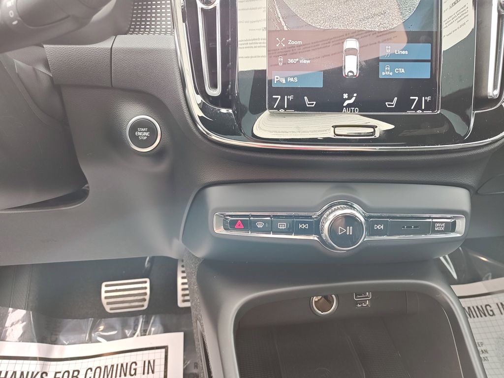 2021 Volvo XC40 T5 R-Design photo 18
