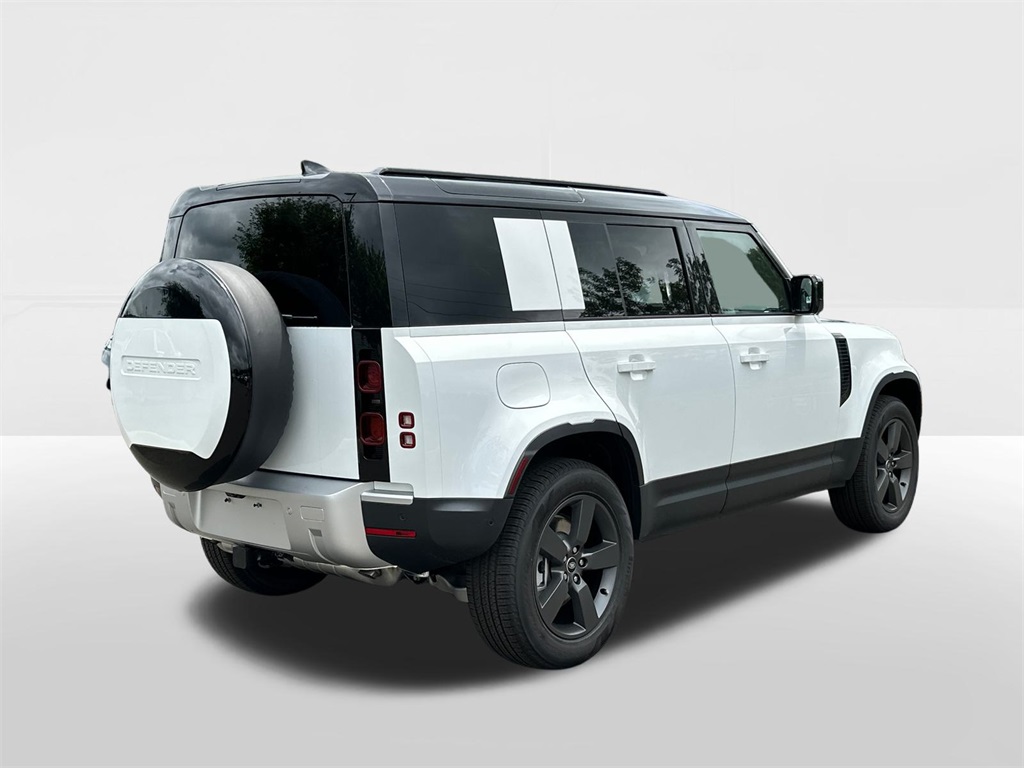 2025 Land Rover Defender 110 S photo 4
