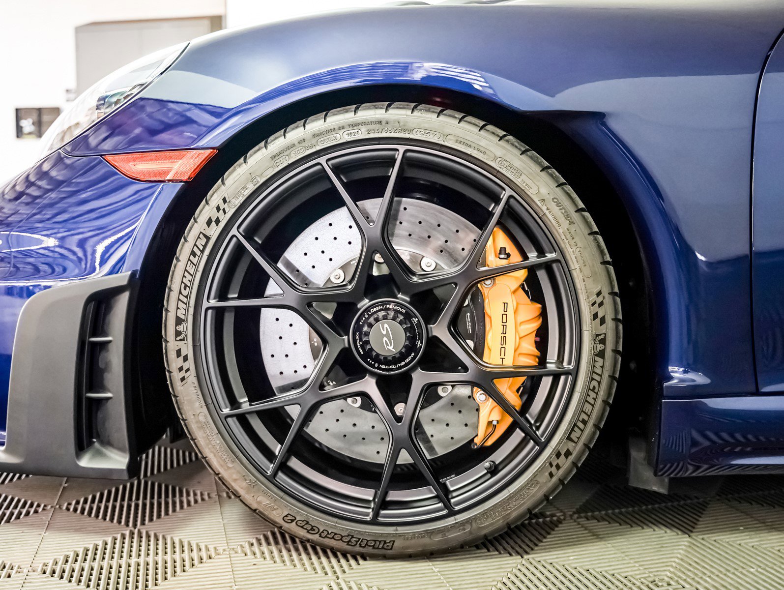 2025 Porsche Cayman GT4 RS photo 13