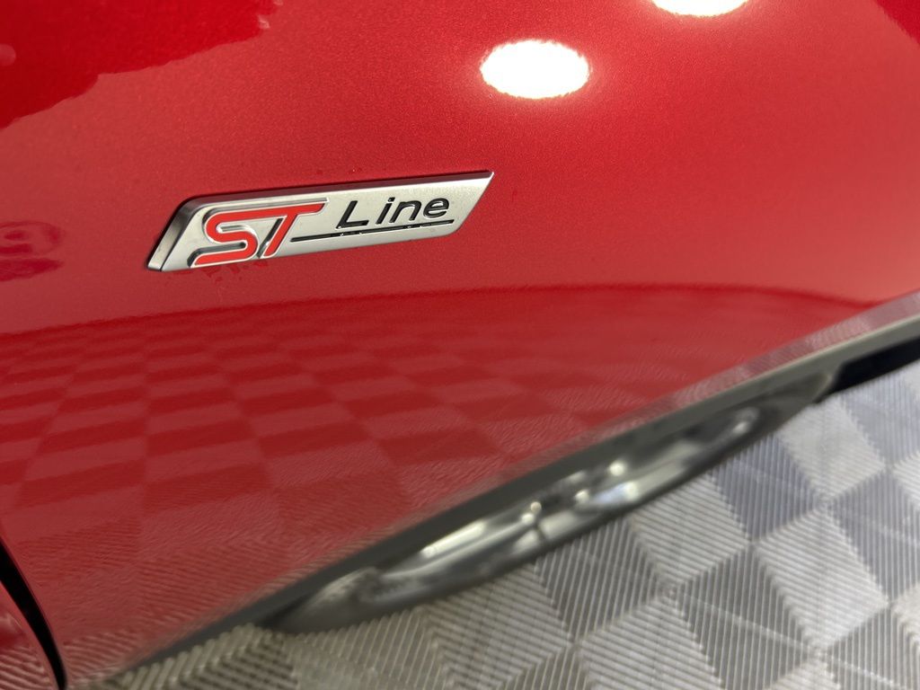 2025 Ford Escape ST-Line photo 4