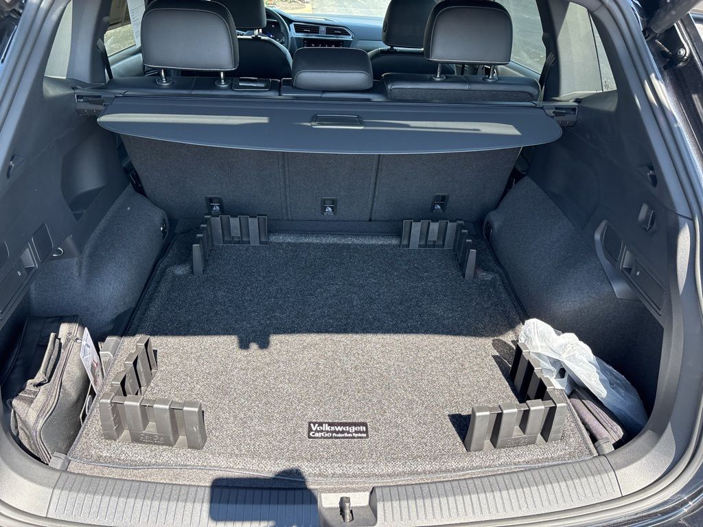2024 Volkswagen Tiguan SE R-Line Black photo 12