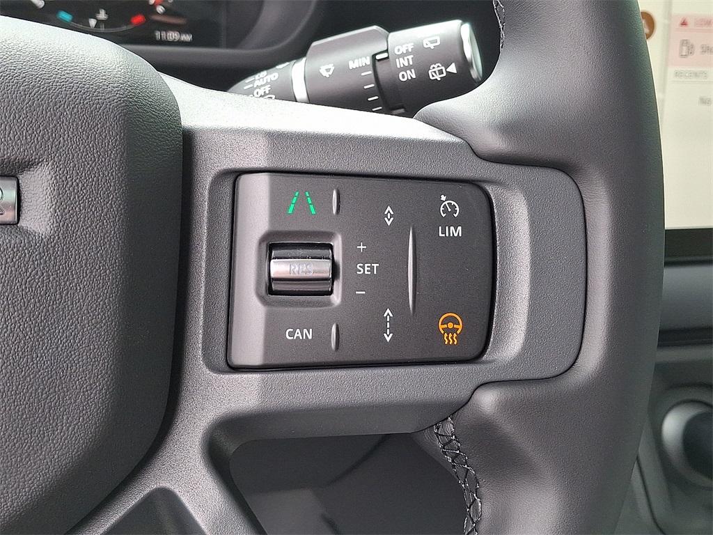 2025 Land Rover Defender 110 S photo 18