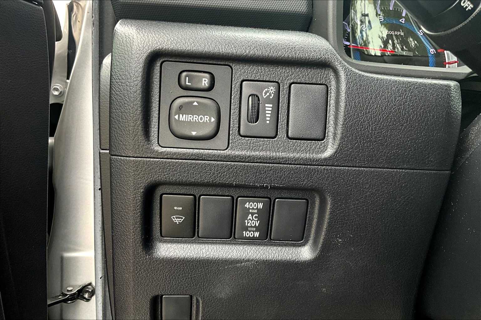 2014 Toyota 4Runner SR5 photo 30