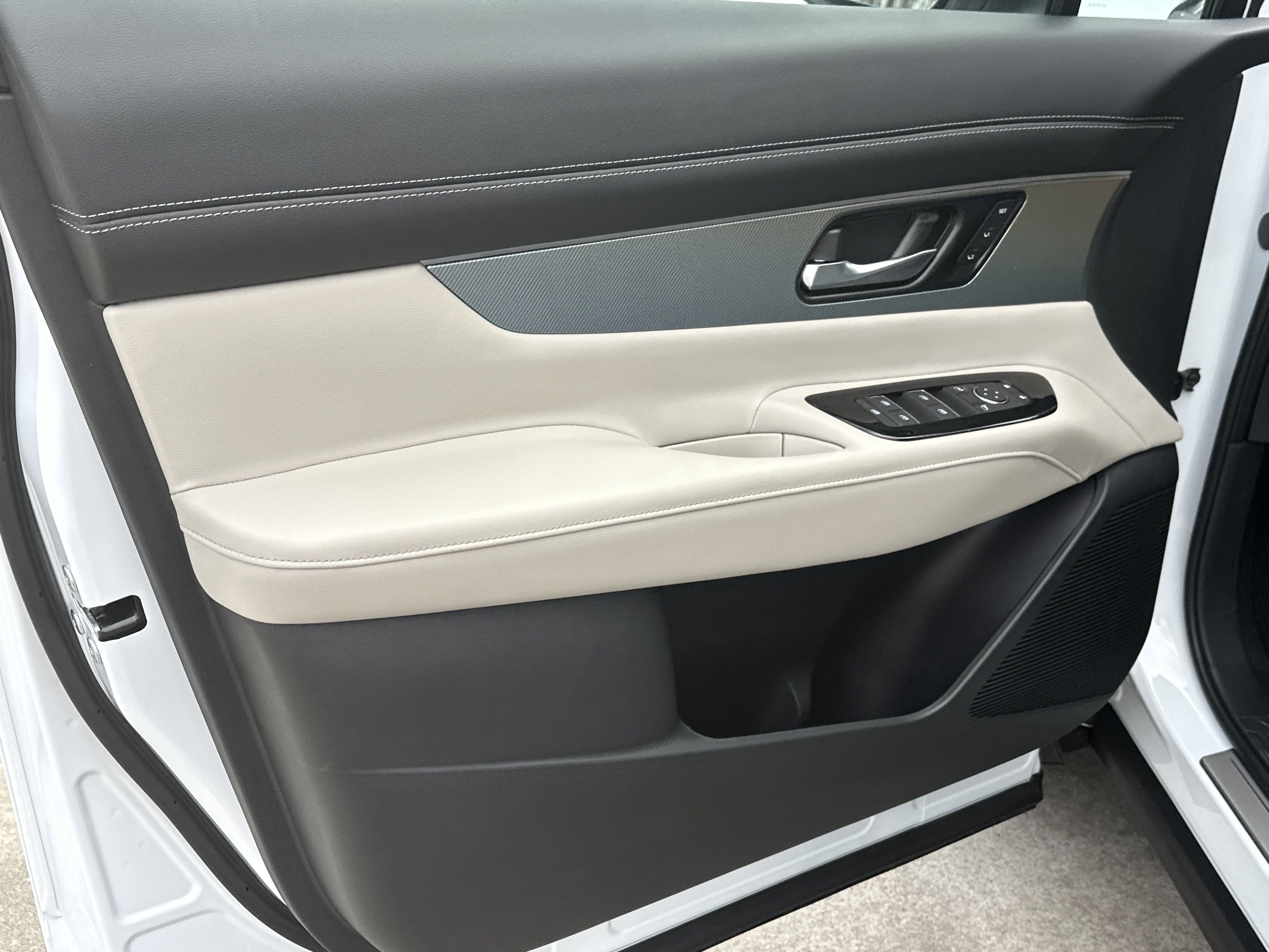 2025 Nissan Murano SL photo 7