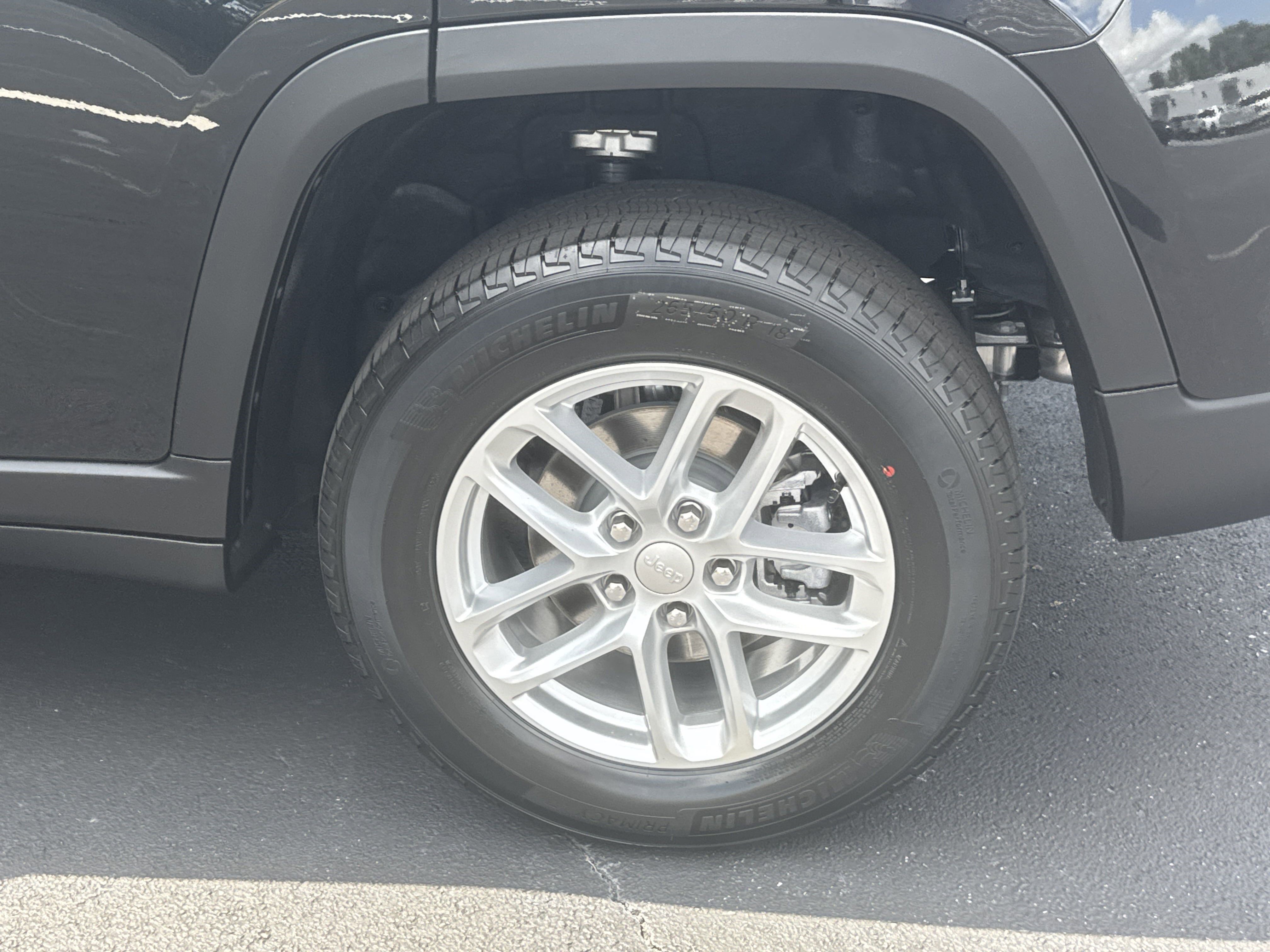 2025 Jeep Grand Cherokee Laredo X photo 6