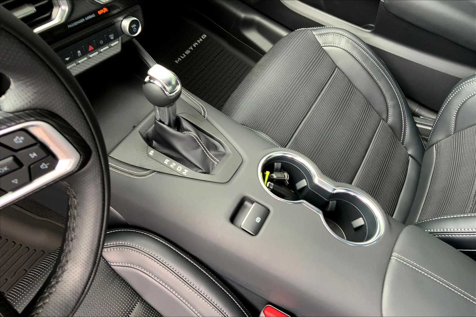 2025 Ford Mustang GT Premium photo 7