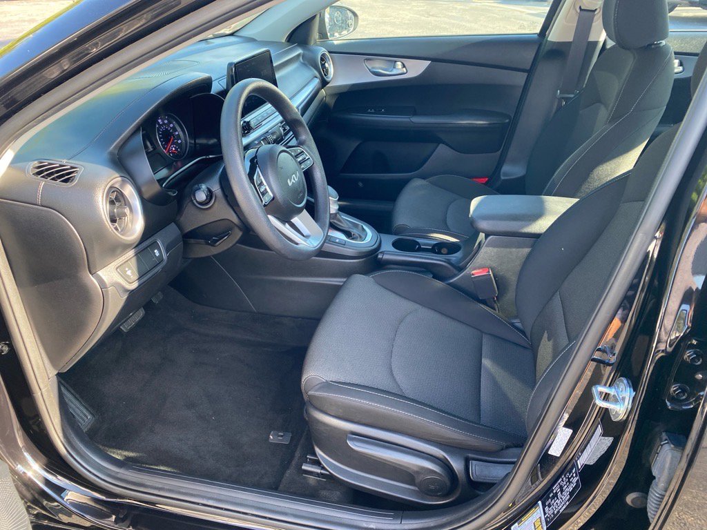 2023 Kia Forte LXS photo 9