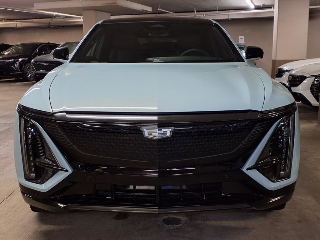 2025 Cadillac Lyriq Sport photo 2
