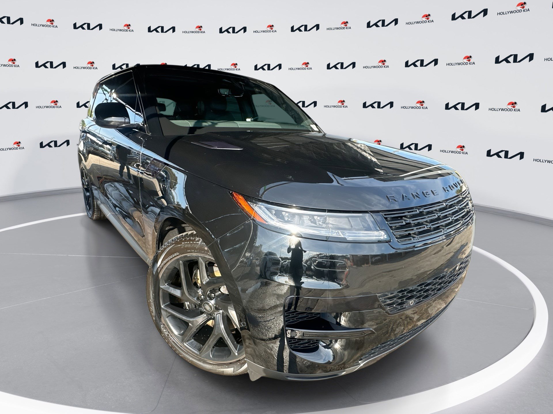 2024 Land Rover Range Rover Sport SE's photo