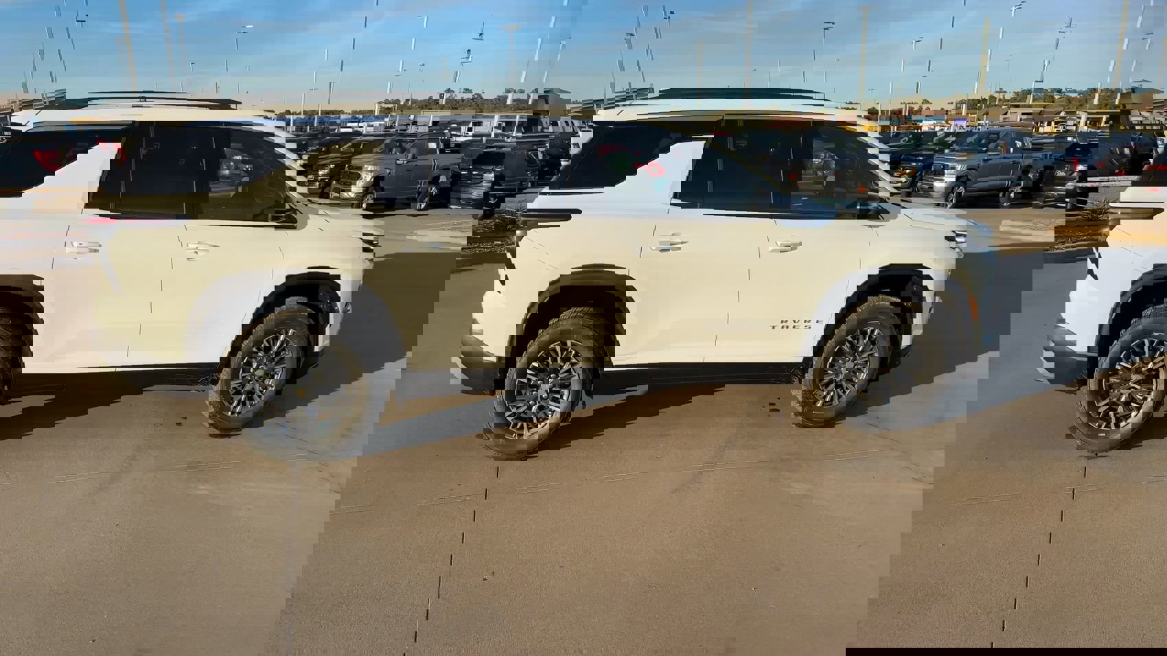 2026 Chevrolet Traverse photo 2