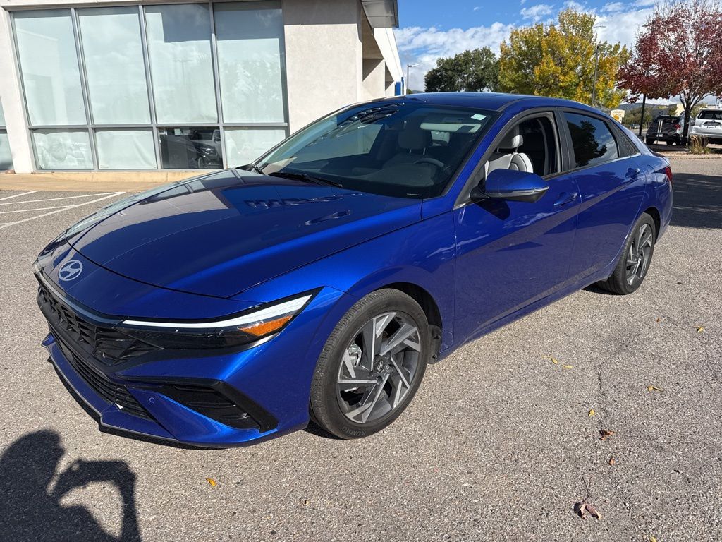 2024 Hyundai Elantra Limited photo 2