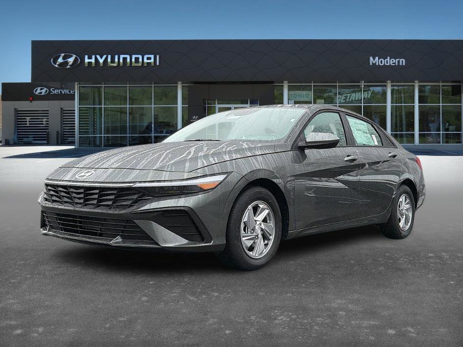 2026 Hyundai Elantra SE's photo