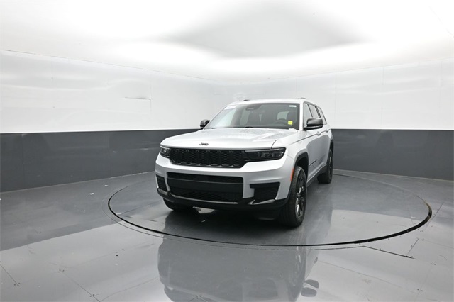 2024 Jeep Grand Cherokee Altitude photo 2