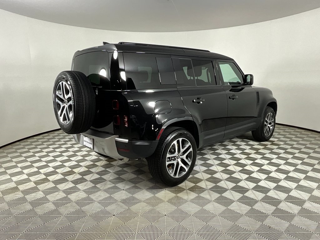 2025 Land Rover Defender 110 S photo 4