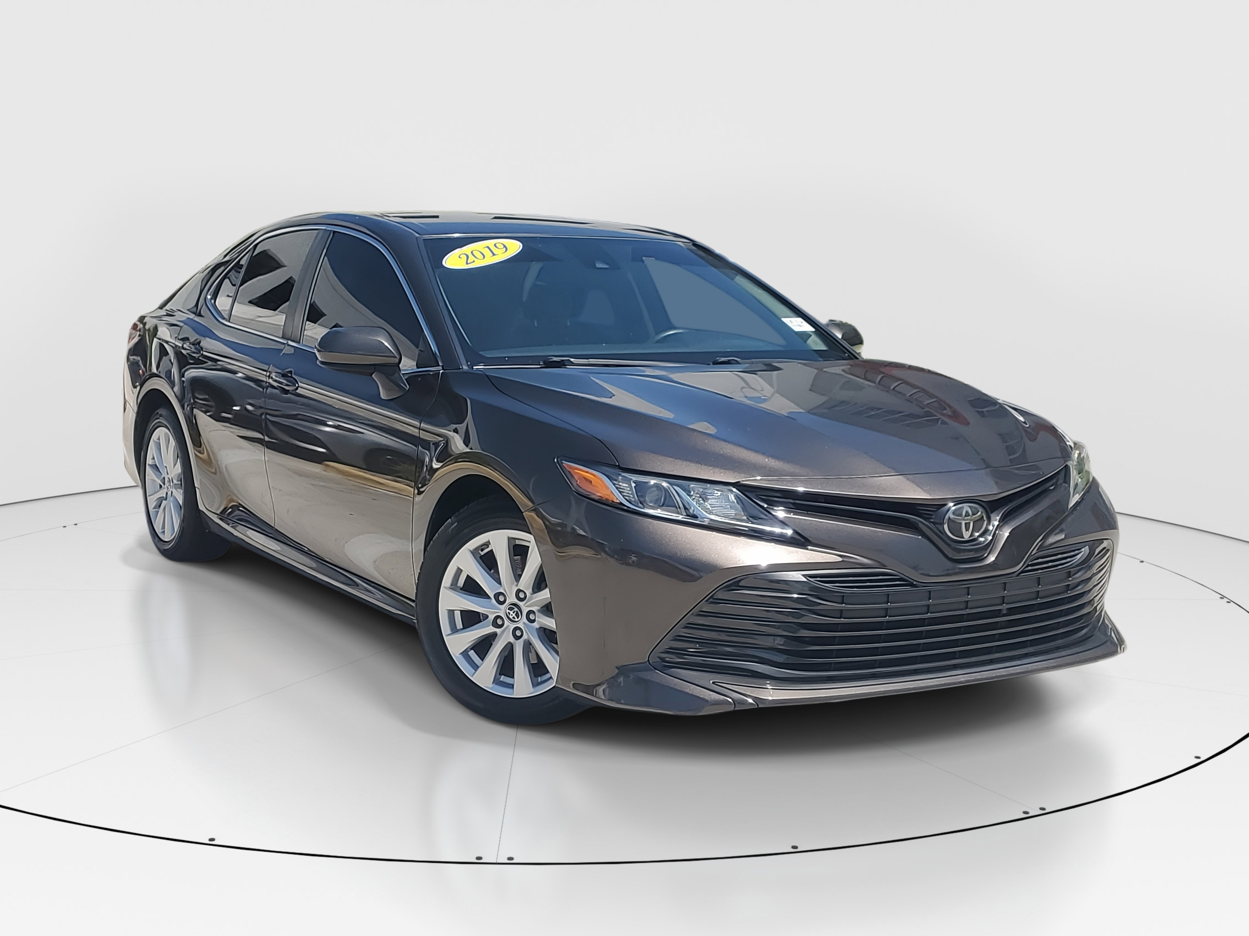 2019 Toyota Camry L photo 2