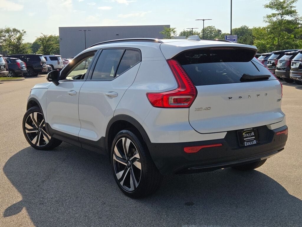 2024 Volvo XC40 Plus photo 14