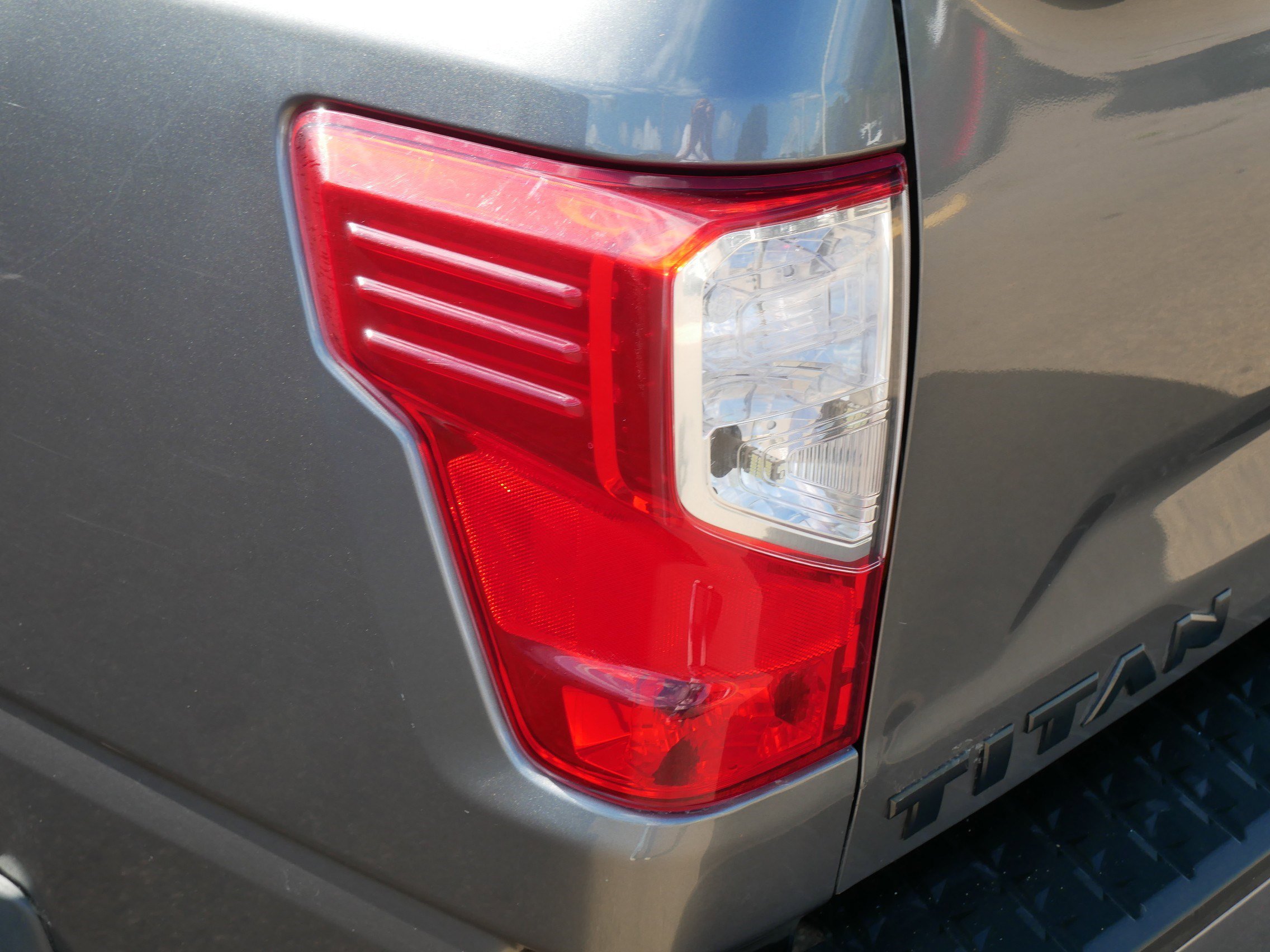 2018 Nissan Titan SV photo 17