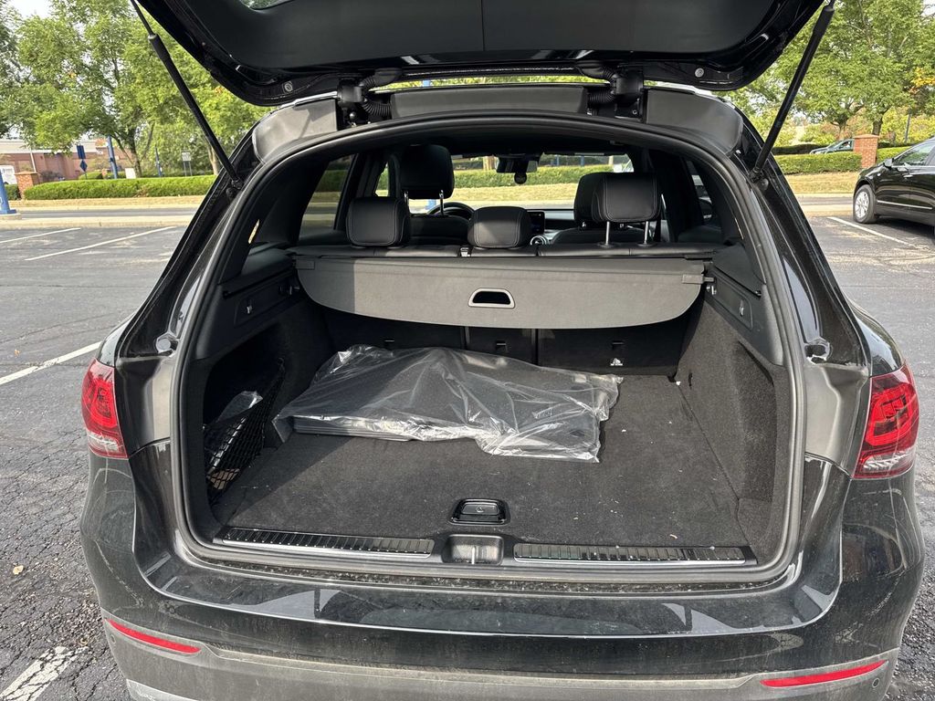2022 Mercedes Benz GLC 300 4MATIC photo 4