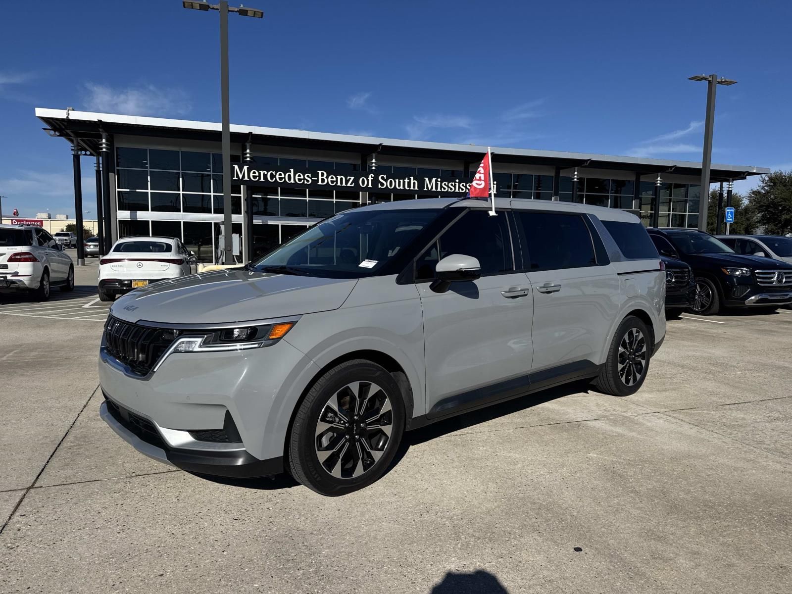 2024 Kia Carnival EX's photo