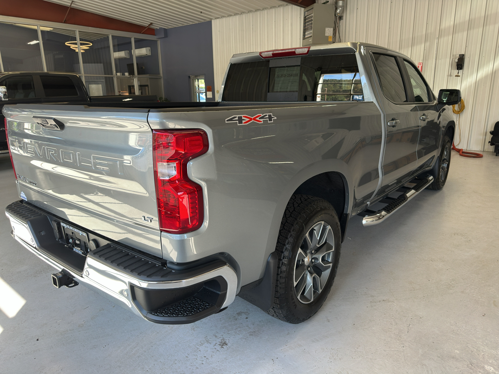 2025 Chevrolet Silverado 1500 LT photo 3