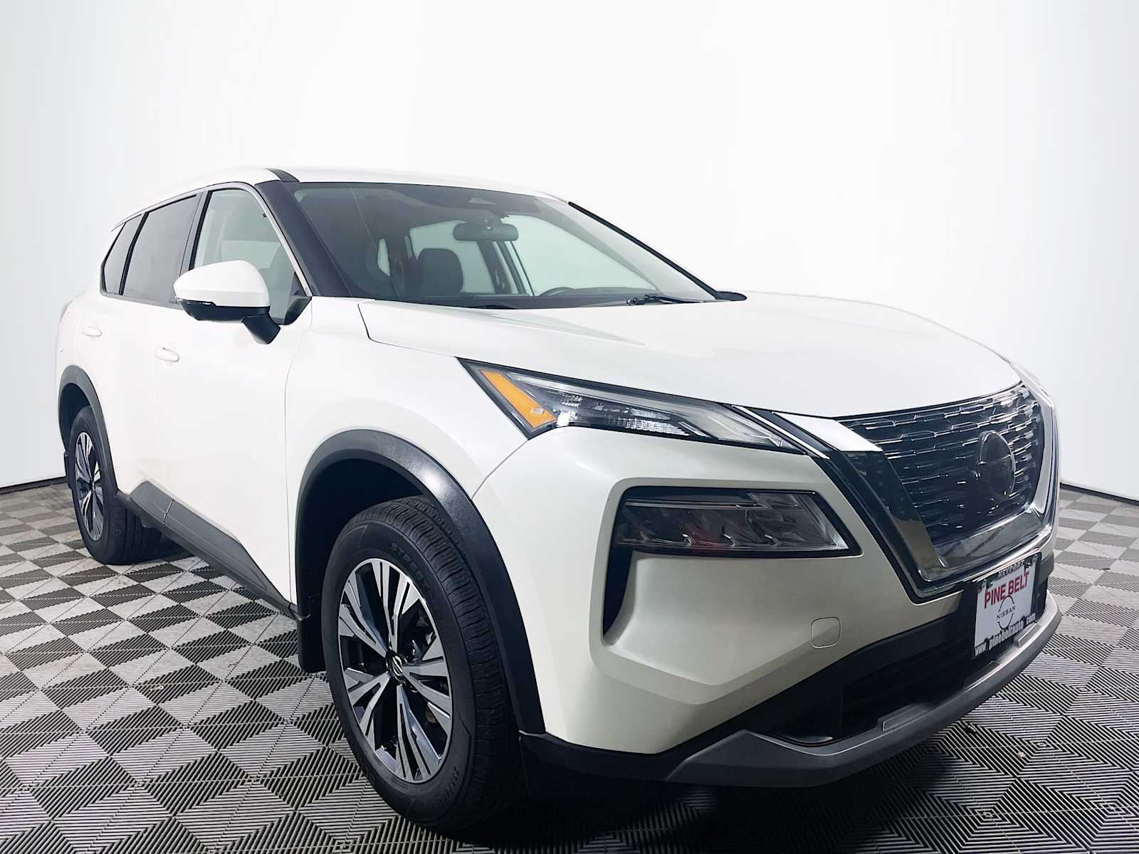 2021 Nissan Rogue SV photo 2