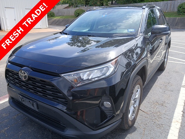 2021 Toyota RAV4 XLE photo 3
