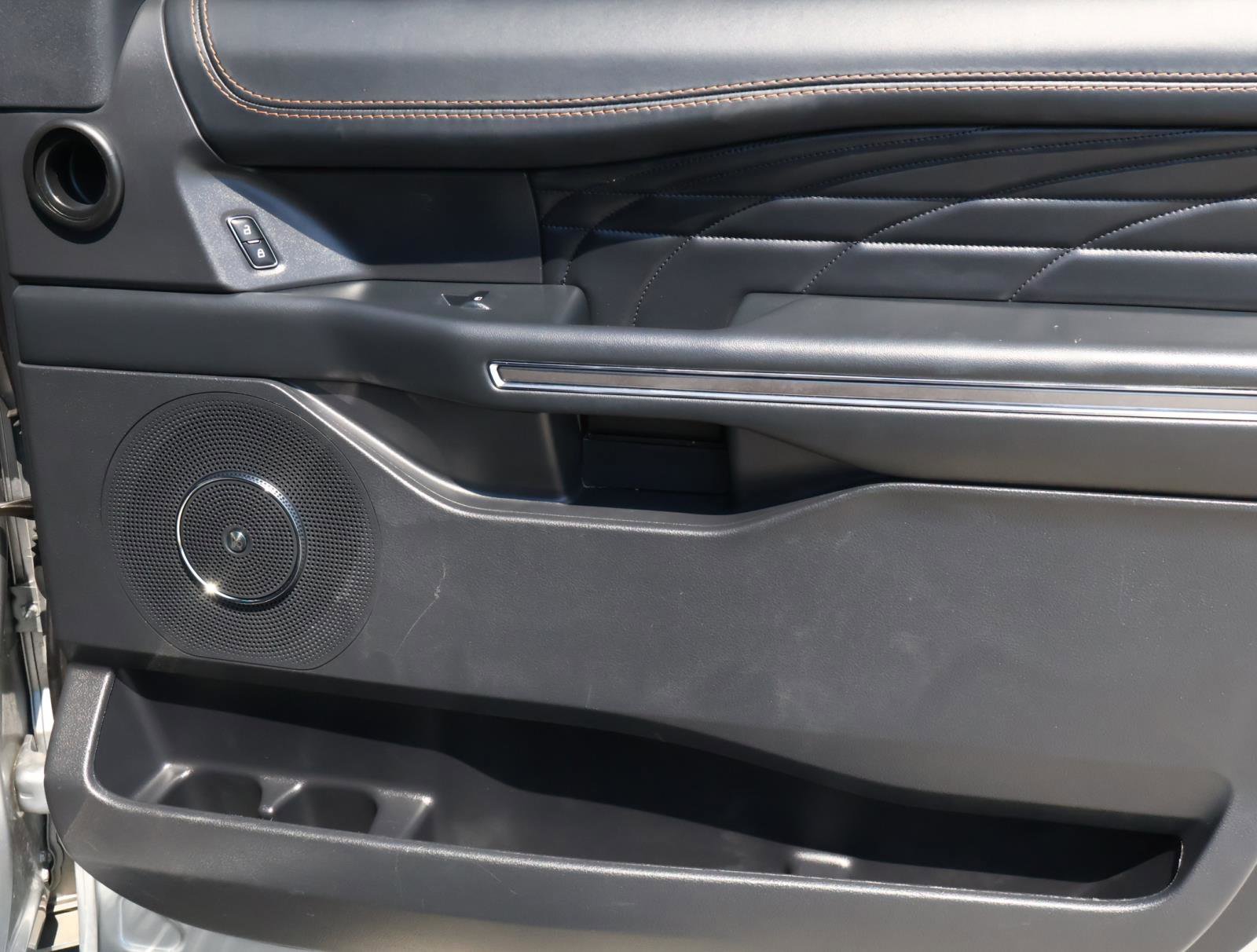 2023 Ford Expedition MAX Platinum photo 17