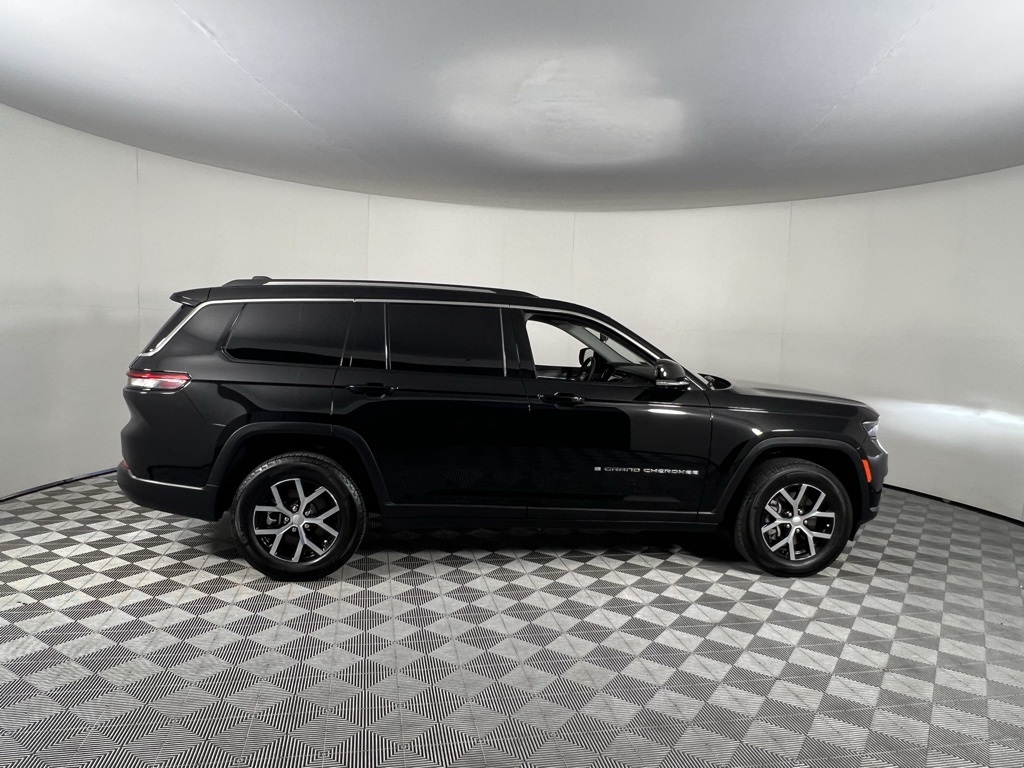 2023 Jeep Grand Cherokee Limited photo 2