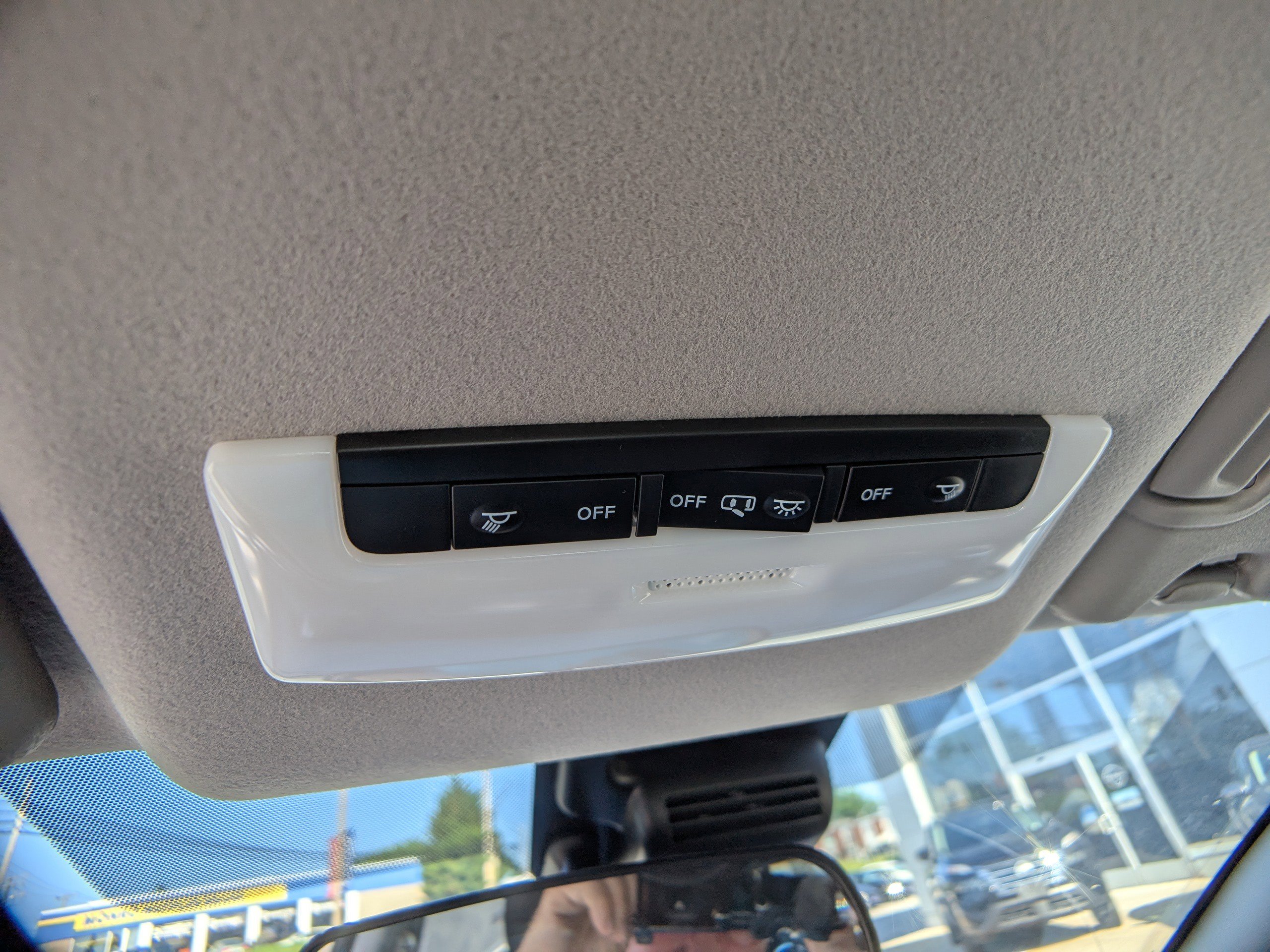 2025 Nissan Versa 1.6 SV photo 8