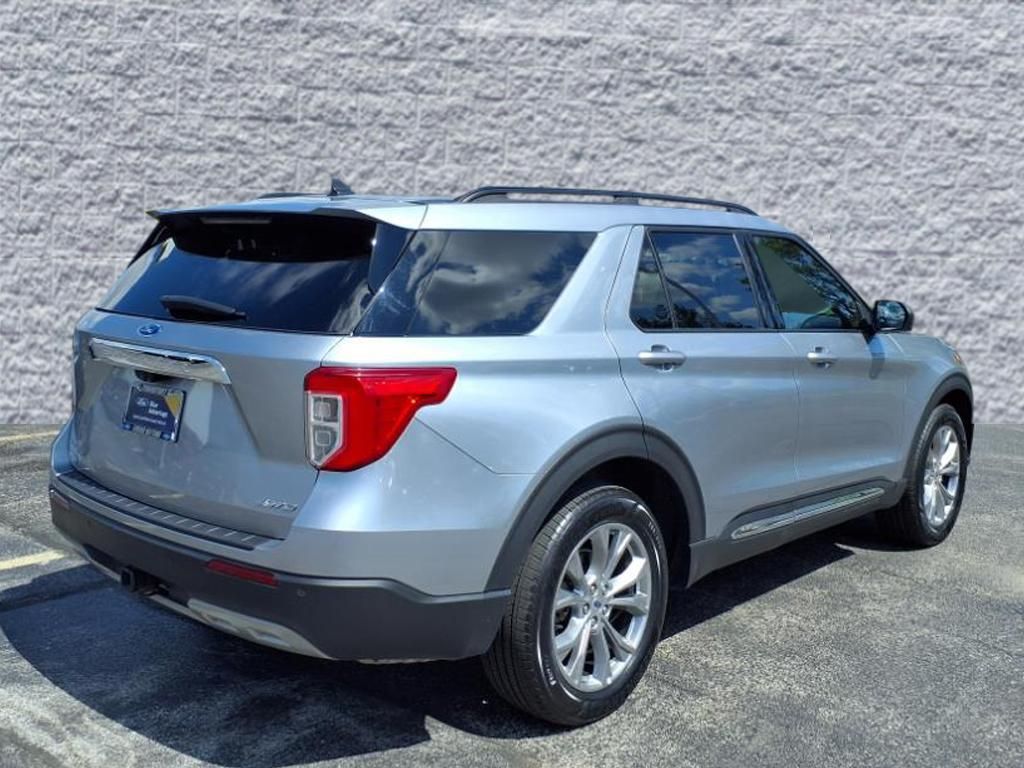 2022 Ford Explorer XLT photo 2