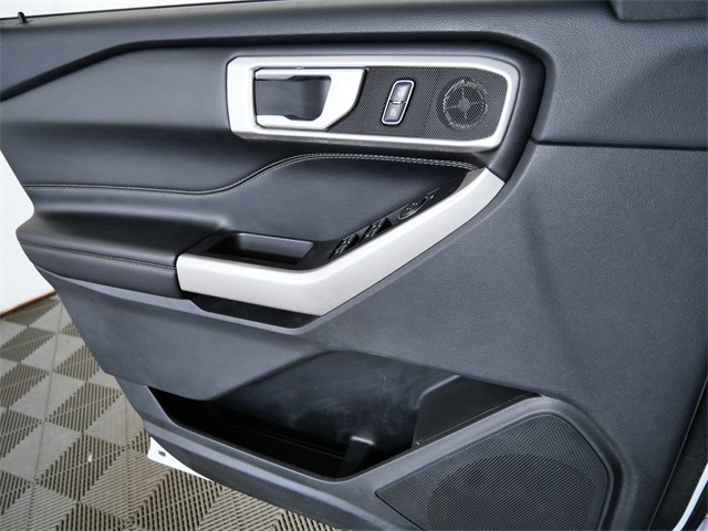 2023 Ford Explorer XLT photo 23