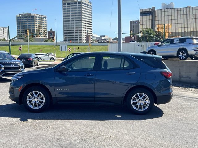 2024 Chevrolet Equinox LS photo 3