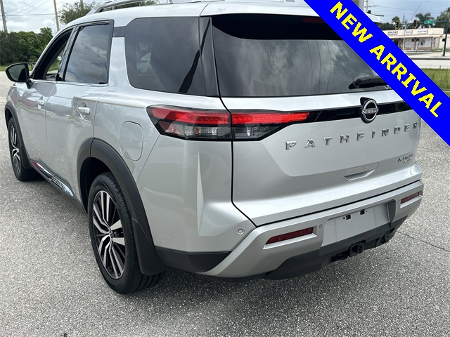 2023 Nissan Pathfinder Platinum photo 7
